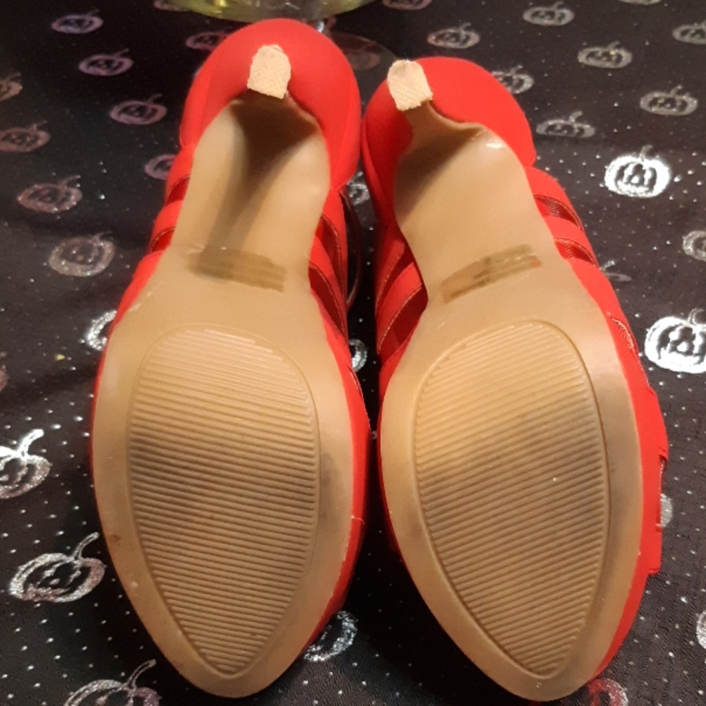 Red high Heels - Picture 4 of 4
